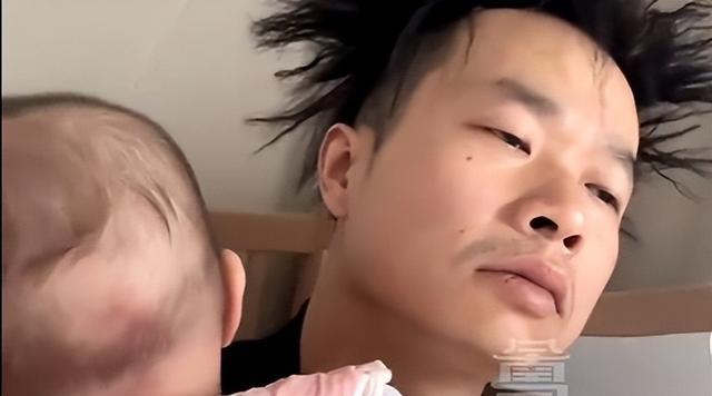 变潦草小狗网友：等辅导作业时才是高光时刻新利体育最新版app健身教练带娃四个月(图3)