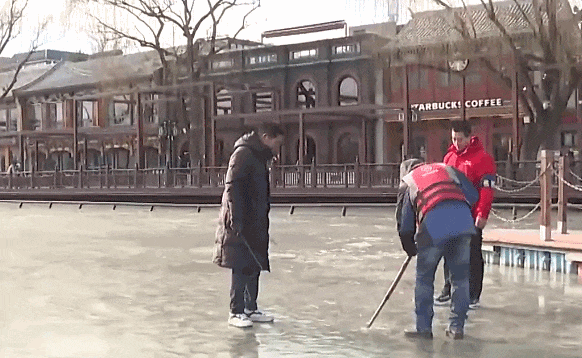 北京多所高校专业冰场对外开放新利体育网站登录冰雪头条：(图3)