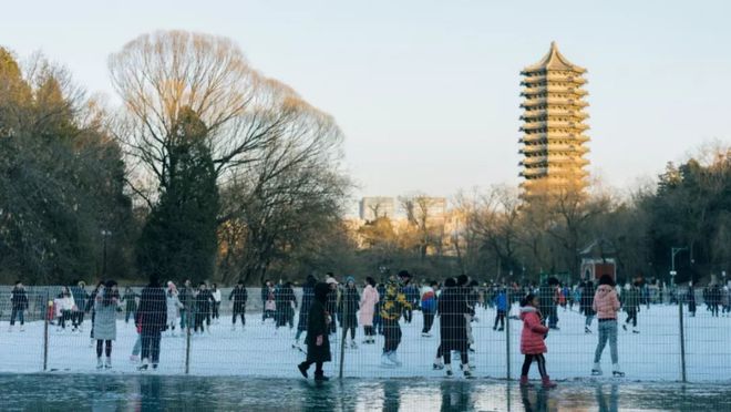 北京多所高校专业冰场对外开放新利体育网站登录冰雪头条：(图7)
