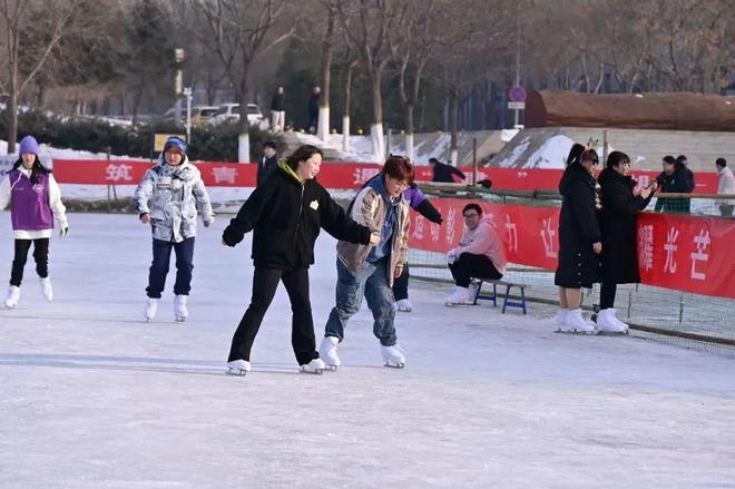 北京多所高校专业冰场对外开放新利体育网站登录冰雪头条：(图8)