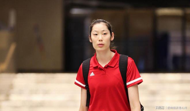 然爆粗口连网友都看不下去了太恶心了！记者采访朱婷时突(图3)