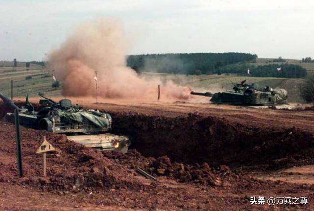 M1A2坦克的采购与使用过程1350万美元一辆的废铁对岸(图7)